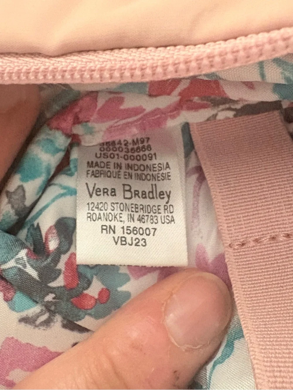 Vera Bradley Featherweight Hanging Organizer in Rose Quartz like new